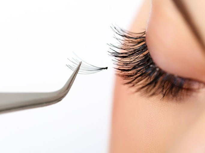 Can Fake Eyelashes Cause Dry Eye - The Answer and More – Wizard Heated Eye Mask Blog